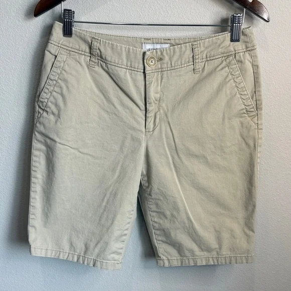Liz Claiborne Tan Vintage Chino Bermuda Shorts 10" Inseam Size 4 - Picture 1 of 4